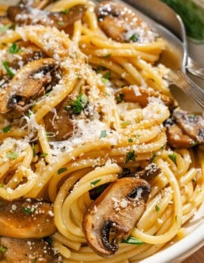Vegetarian carbonara in a bowl with a fork and spoon.